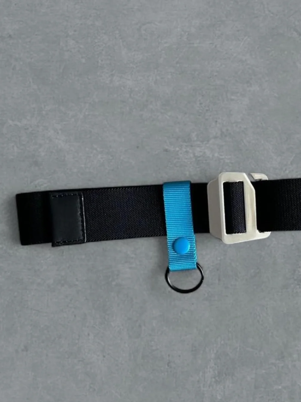 COS blue and black stretchy utility belt with ring for keychain